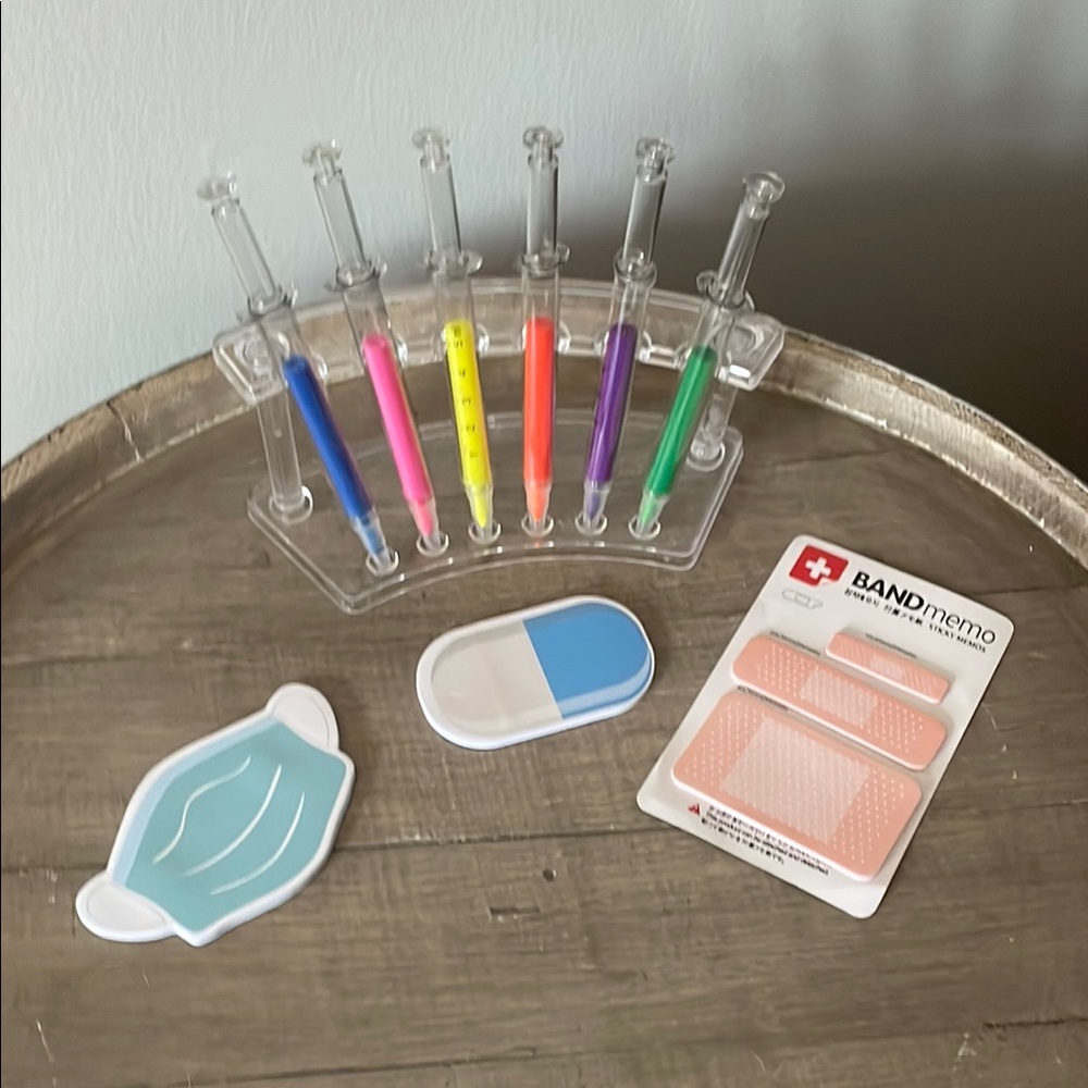 Healthcare necessity set! Unique! Highlighters!!! Memo pads!!! Bundle!